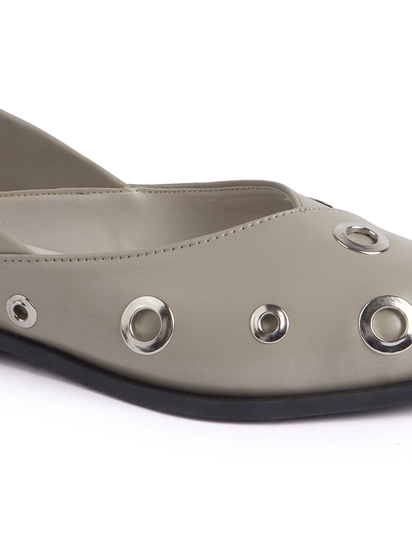 Grey pointed flats with grommets
