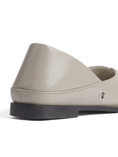 Grey pointed flats with grommets