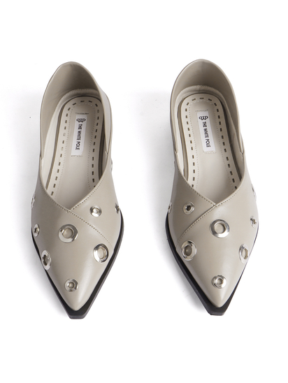 Grey pointed flats with grommets