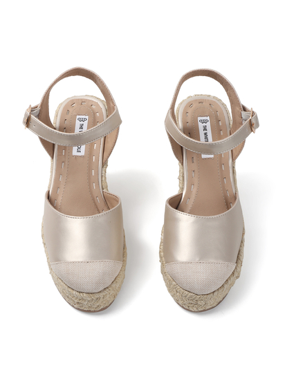 Classic Espadrille Wedge heel in Beige