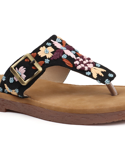 Floral Trail Buckled Toe-Ring Flats in Black