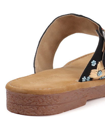 Floral Trail Buckled Toe-Ring Flats in Black