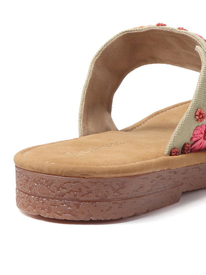 Floral Trail Buckled Toe-Ring Flats in Green