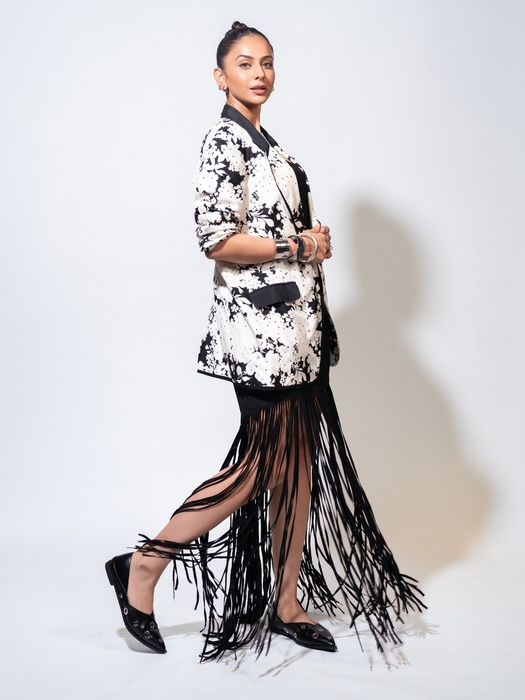 Black pointed flats with grommets